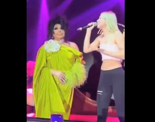Aleyna Tilki’yi sahneye çıkaran Bülent Ersoy sesini duyunca ne yapacağını şaşırdı! Çıkardığına pişman oldu!