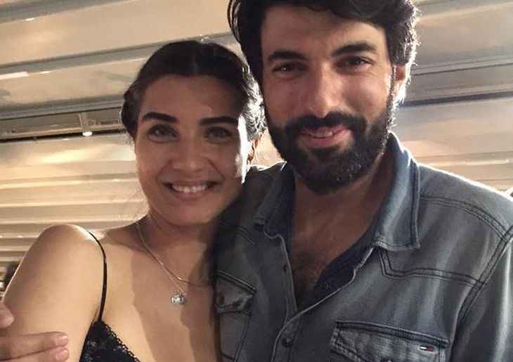 2022 yılının son aşk bombası! Engin Akyürek ile Tuba Büyüküstün’ün fotoğrafı olay oldu!