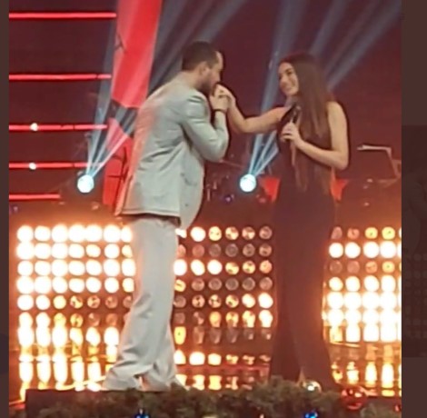 O Ses Türkiye Yılbaşı Özel 2023 çekimlerinden ilk görüntü geldi! Murat Boz ile Ayça Ayşin Turan’ın o anları ortalığı salladı!  