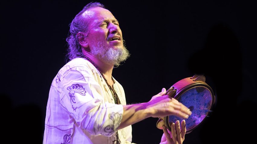 Ünlü sanatçı sahnede kalp krizi geçirip hayatını kaybetti!