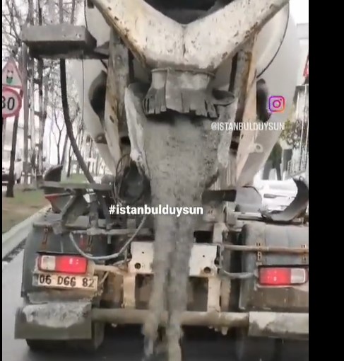 Beton mikseri terörü! Ambulansa yol vermedi, yola beton döktü! İşte cezası…
