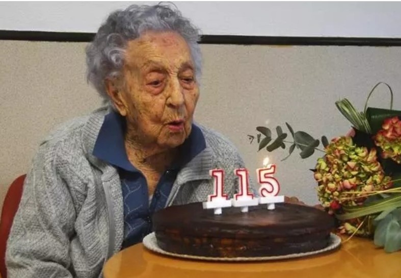 Dünyanın en yaşlı insanından uzun yaşam sırrı… Spor ya da beslenme değil, bakın ne? “Onlardan uzak durun”