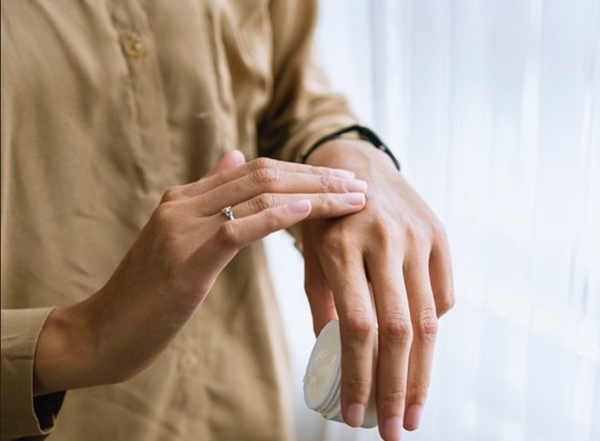 Soğuk havalarda cildinizi nasıl korursunuz? Kuru cilt oluşumu nasıl önlenir?