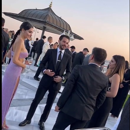 Eda Ece ile Buğrahan Tuncer’in düğününe Hande Erçel Hakan Sabancı damgası! Karnındaki o detay dikkat çekti…