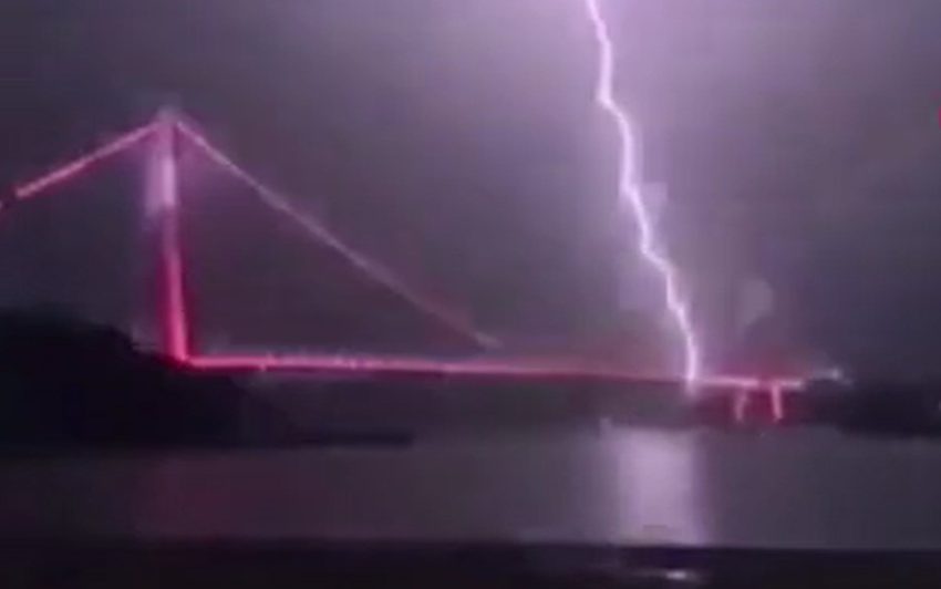 Yavuz Sultan Selim Köprüsü’ne yıldırım düştü mü?